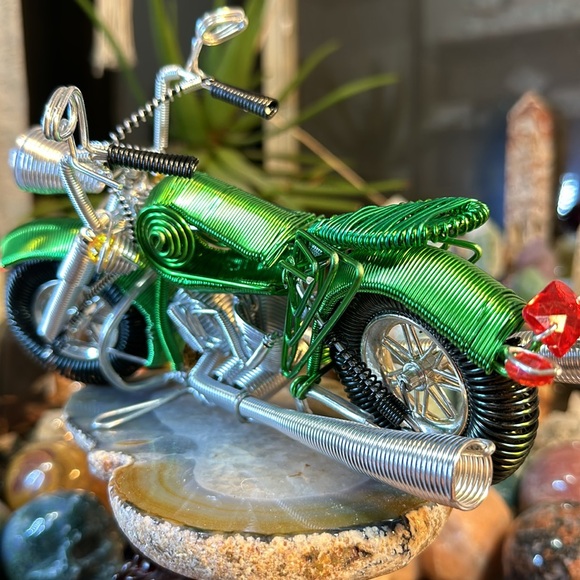🔥SALE🔥 Wire Wrapped Motorcycle With A Crystal Headlight! Hand Made! - Picture 7 of 13